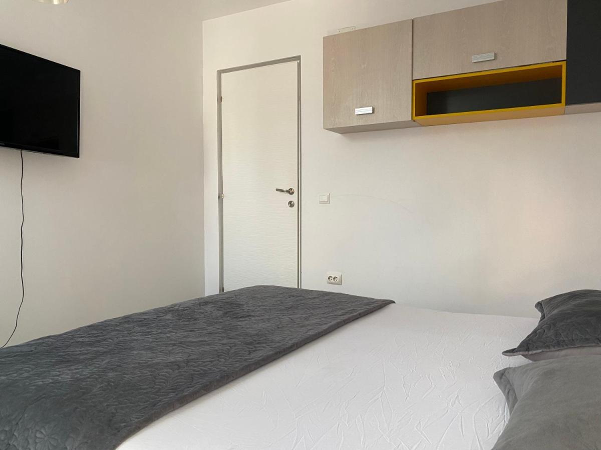 The Vintage - Wonderful Apartment In Best Location Craiova Eksteriør bilde