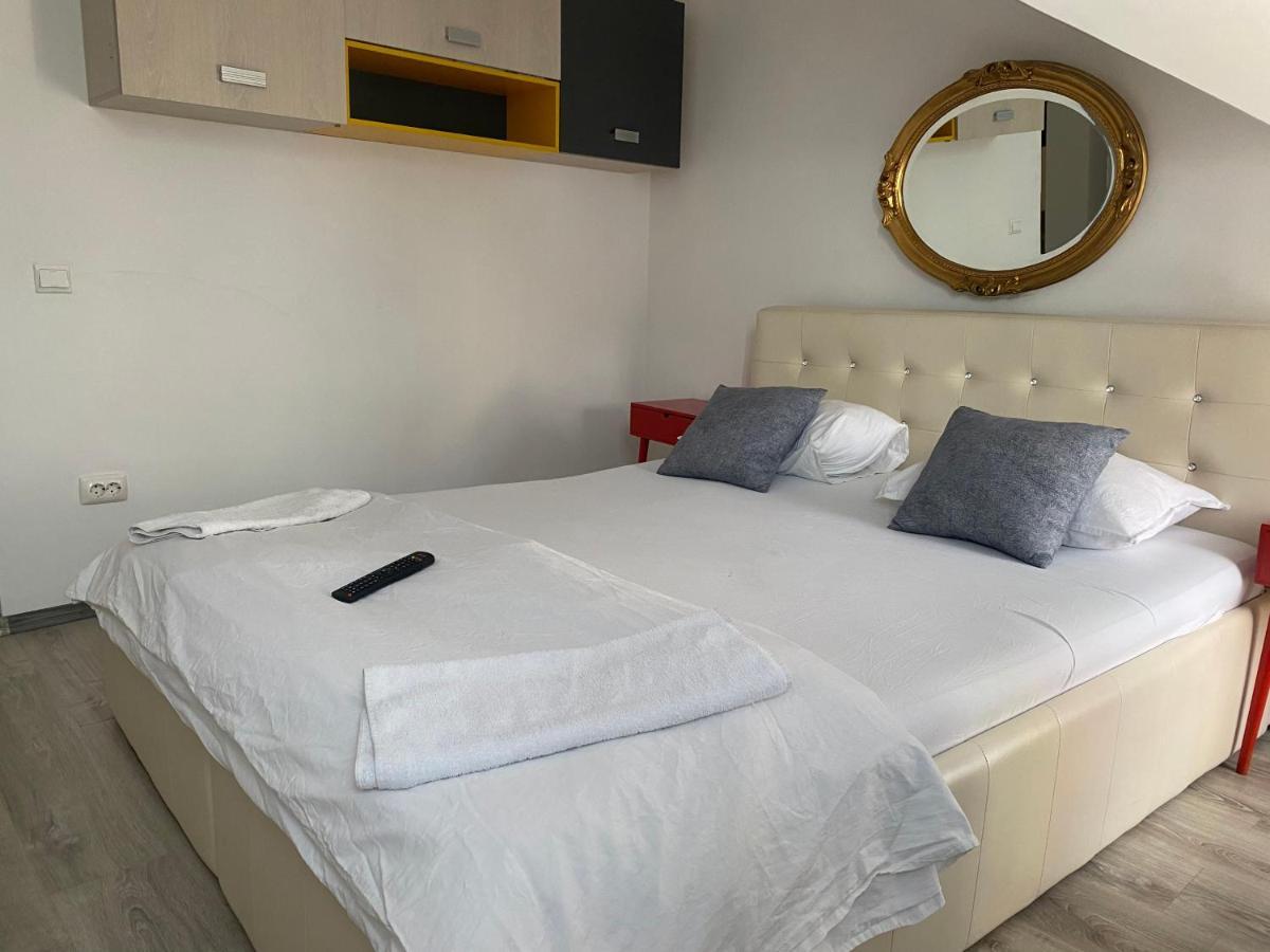 The Vintage - Wonderful Apartment In Best Location Craiova Eksteriør bilde