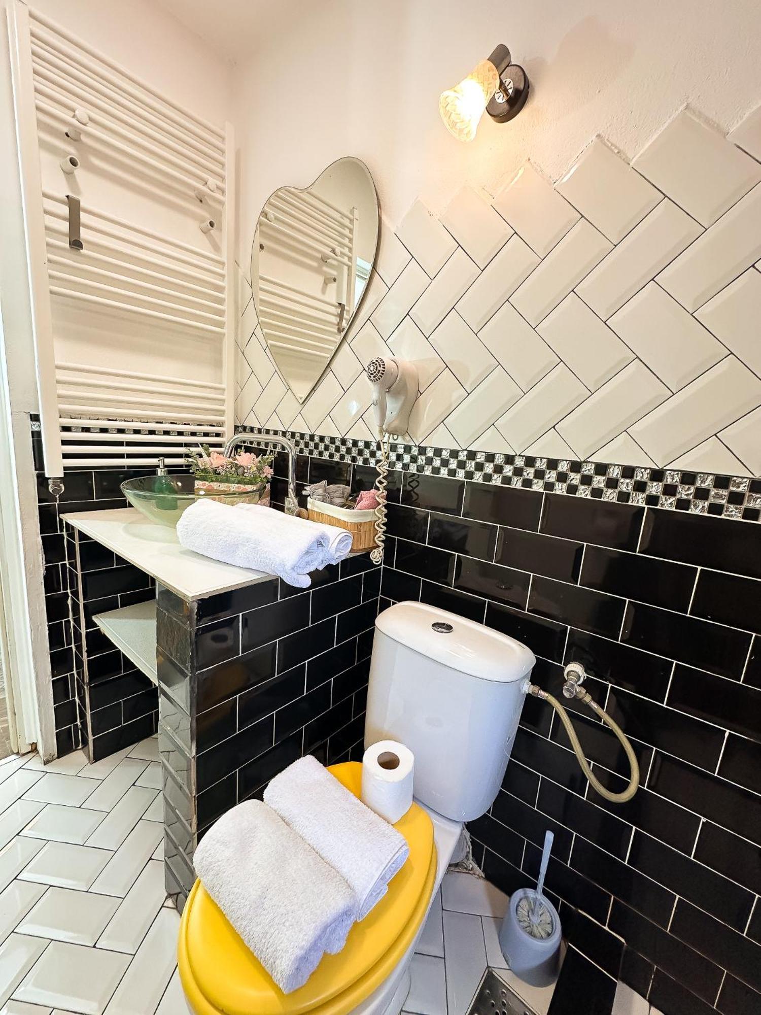 The Vintage - Wonderful Apartment In Best Location Craiova Eksteriør bilde