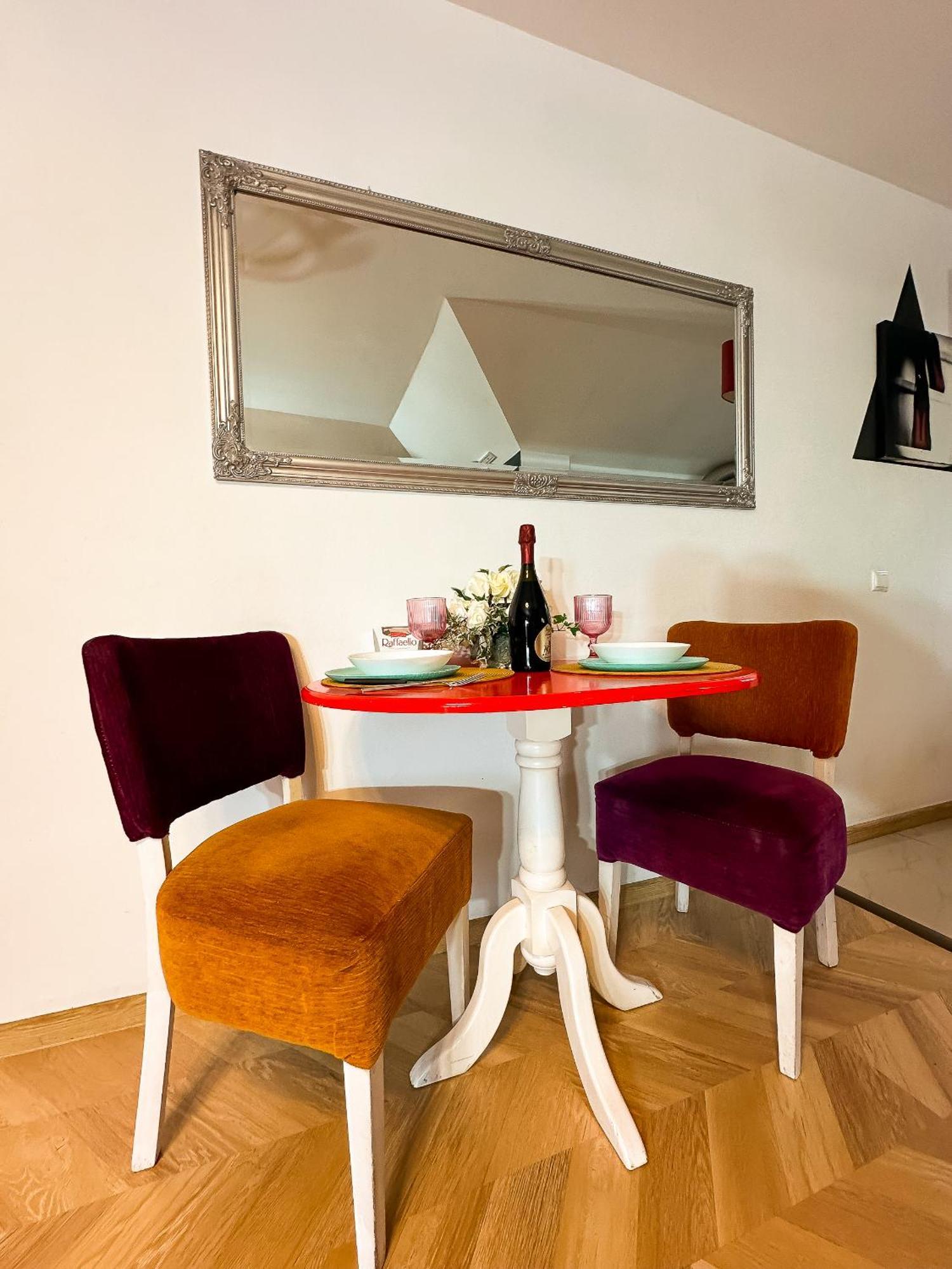 The Vintage - Wonderful Apartment In Best Location Craiova Eksteriør bilde