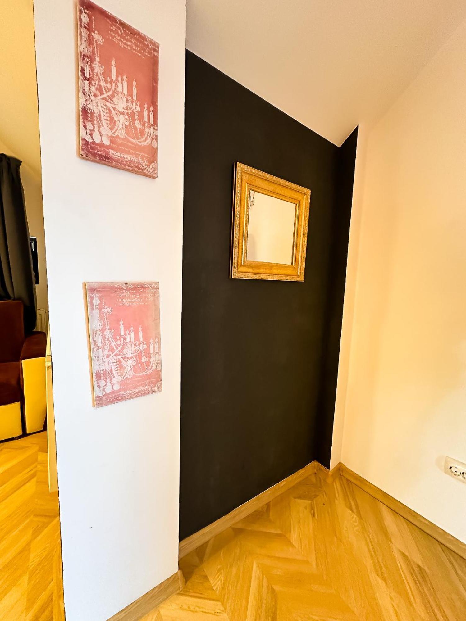 The Vintage - Wonderful Apartment In Best Location Craiova Eksteriør bilde
