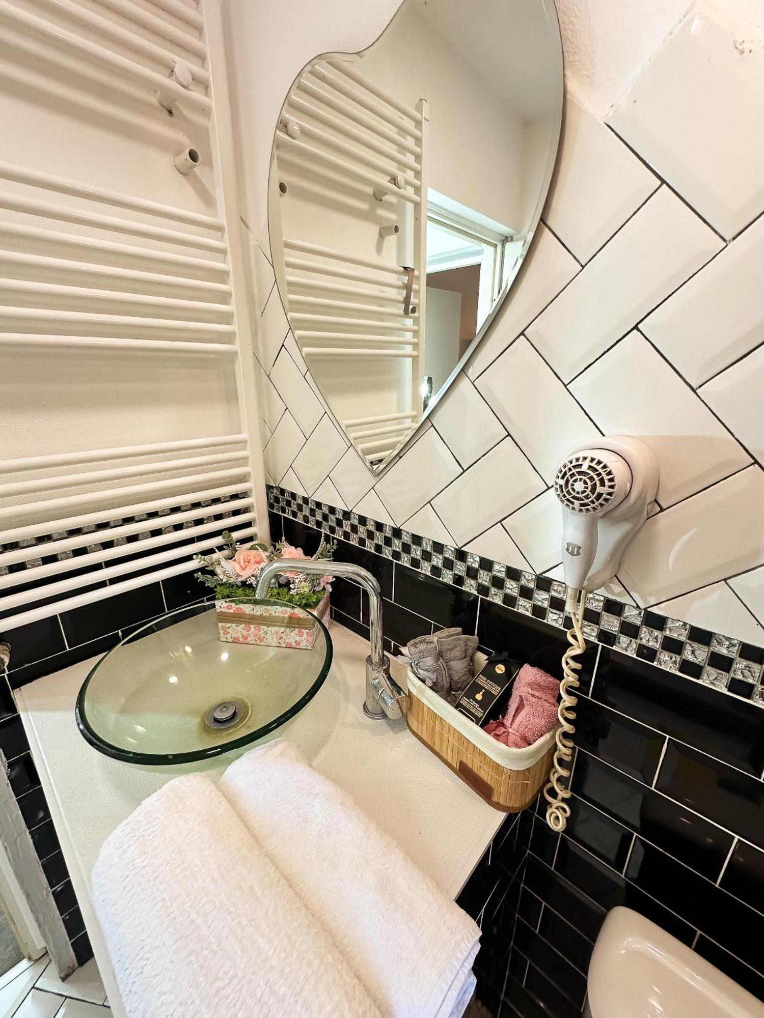 The Vintage - Wonderful Apartment In Best Location Craiova Eksteriør bilde
